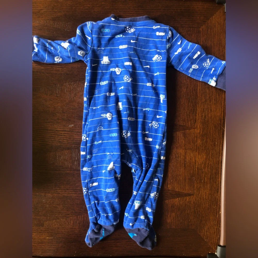 4/$20 Nike Blue & White long sleeve sleeper Jammie one piece snap front Sz 9 mo